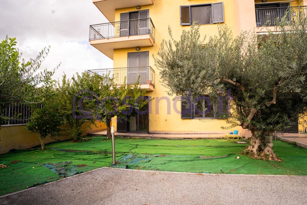 Appartamento in vendita a Nola Con giardino di 245 mq
