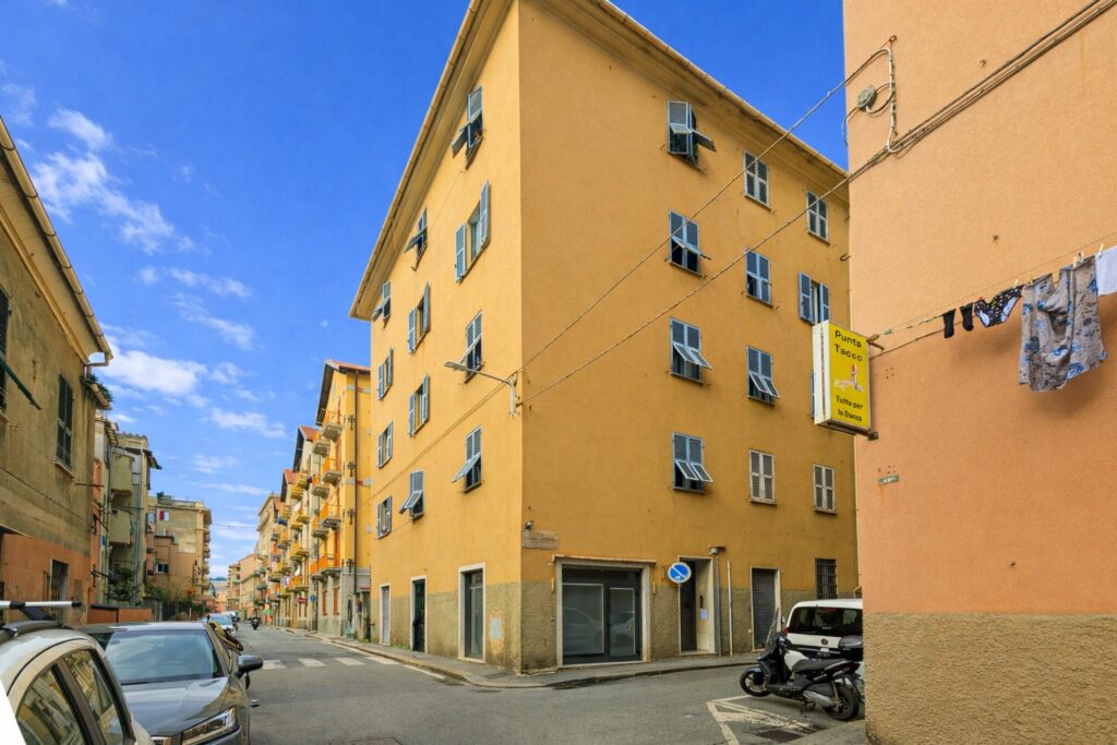 Appartamento in Via Padre Antero! in vendita a Genova (GE)  4,5 vani al quarto piano!